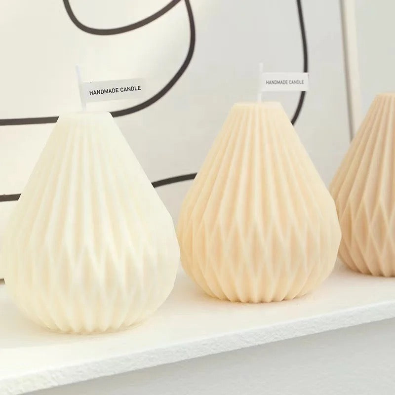 5 DECORATIVE CANDLES